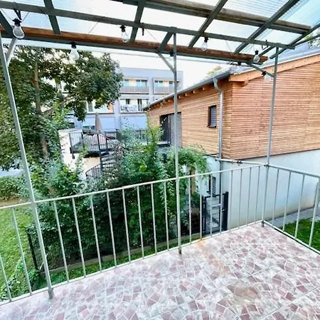 Elegante Mit Balkon - Naehe Stadthalle דירה *