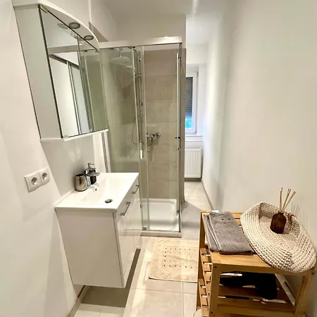 Elegante Mit Balkon - Naehe Stadthalle *